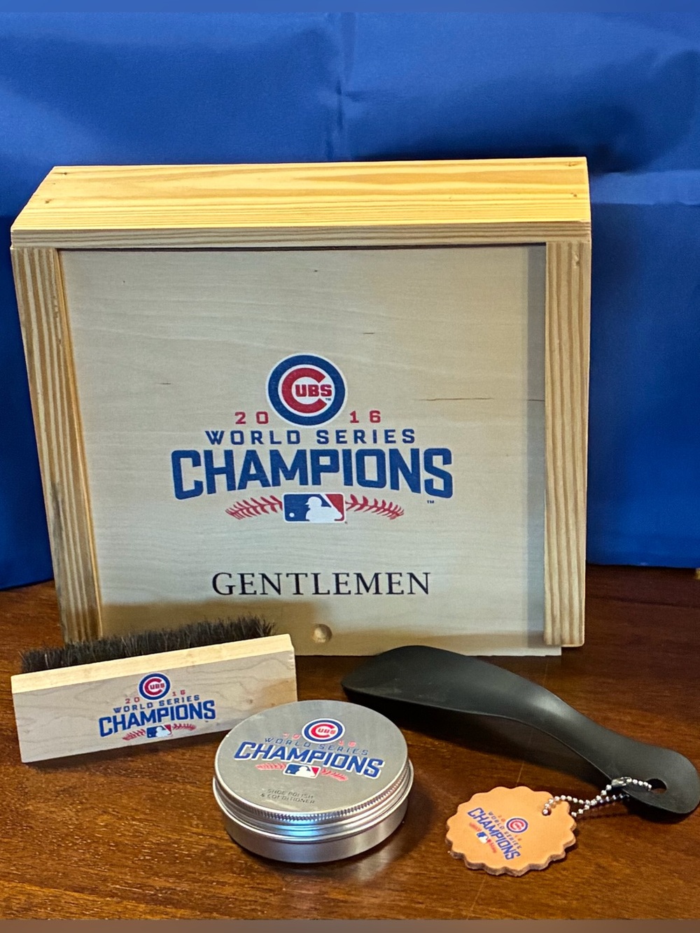 New/Unused MLB 2016 World Series Champions GENTLEMEN Shoe Shine Care Kit PineBox